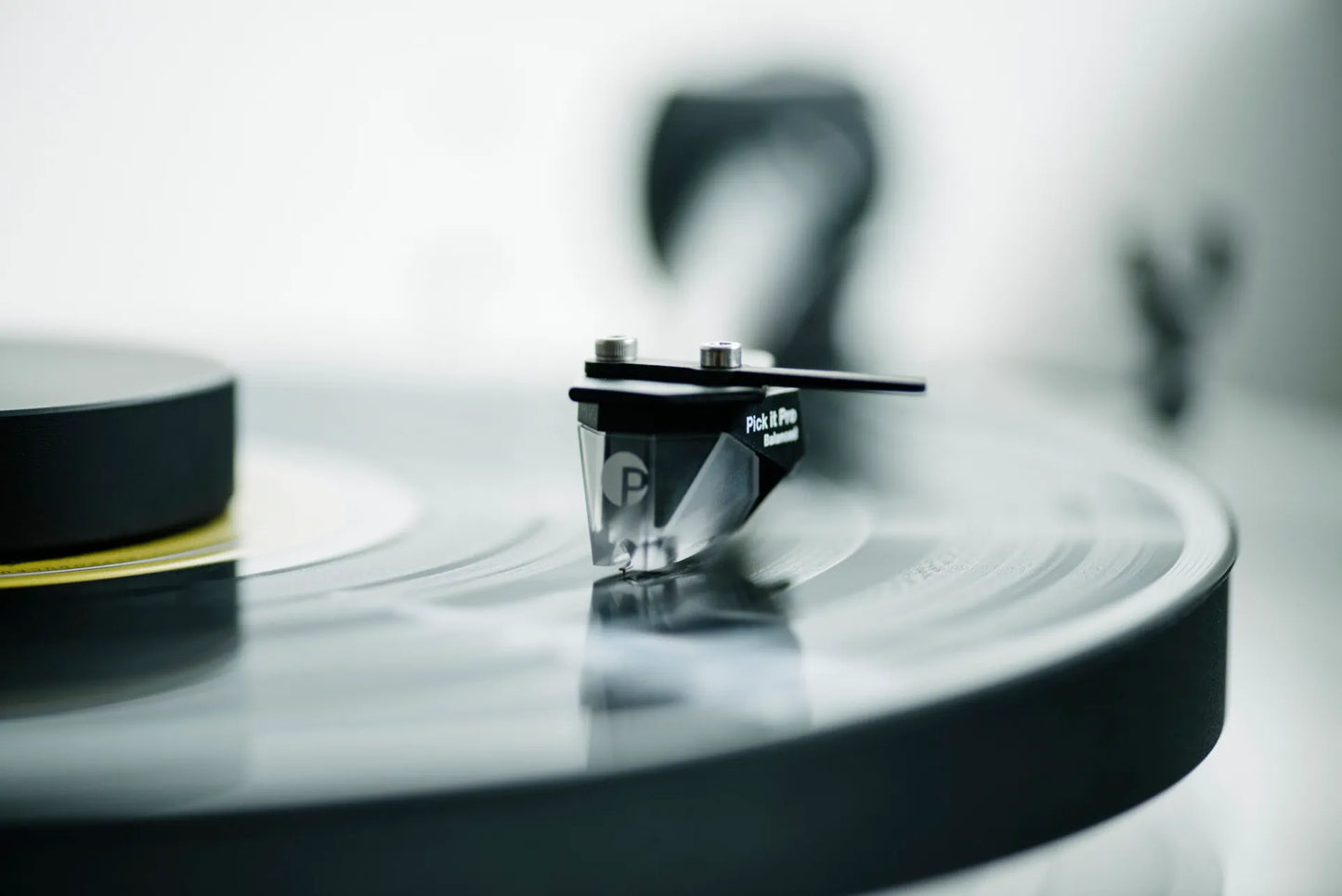 Pro-Ject XA B Balanced Turntable